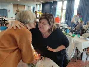 Maud félicite Michèle